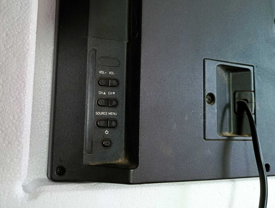 Телевизор BBK LEM2238F. Под ремонт. Проблемы в описании.