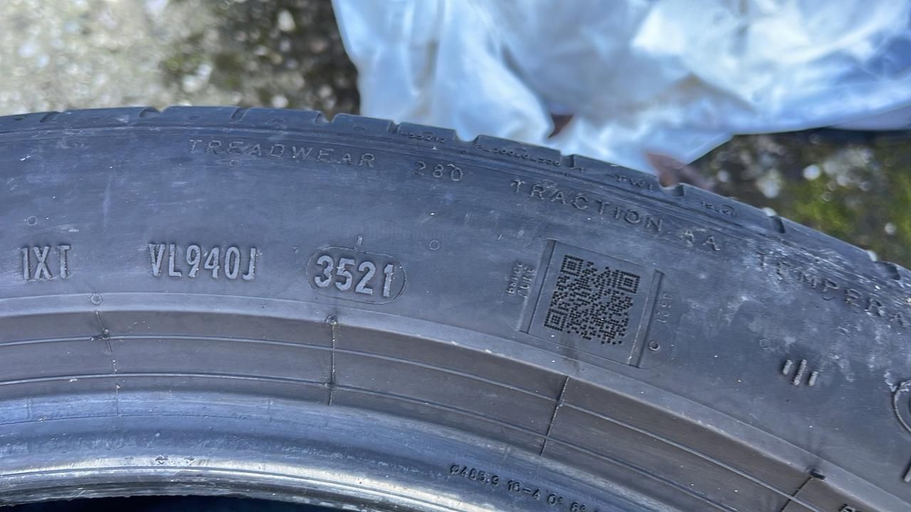 255-40-19 Pirelli PZero