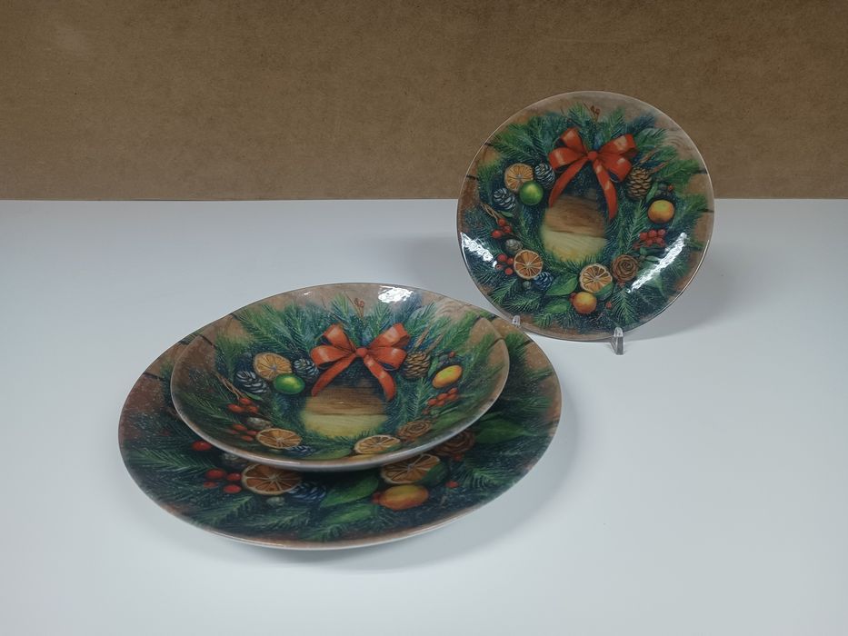 Komplet talerzy, świąteczna dekoracja.