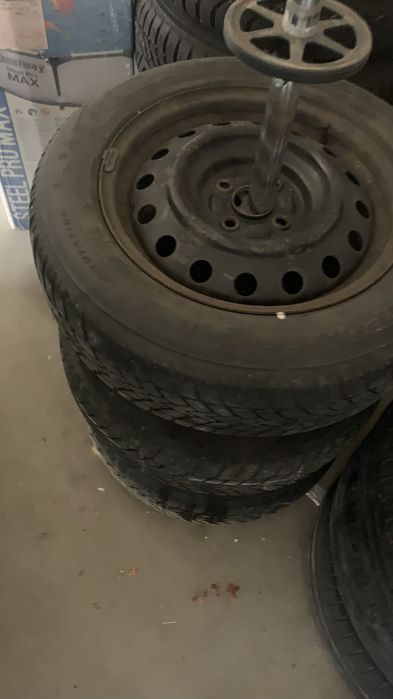 Dunlop 185/65/15 zima , 4x100 et45 stalowe + kolapaki