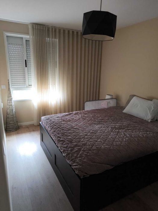 Cama de casal 200x160 estrado incluido