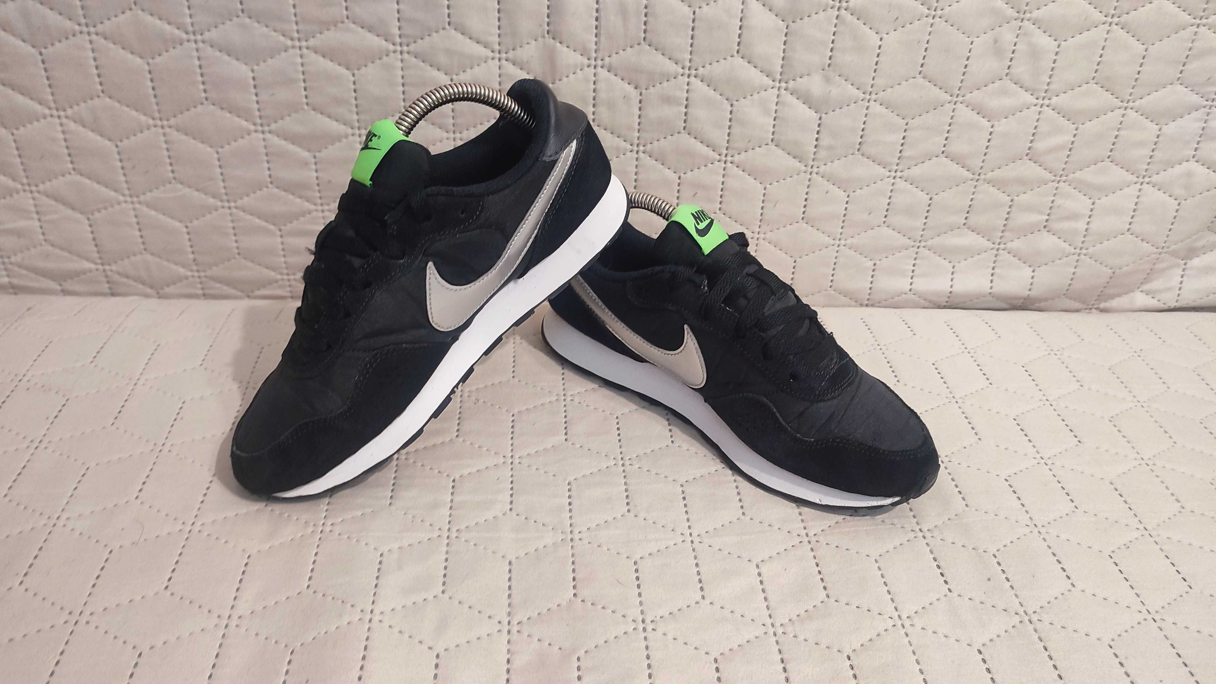 Кросівки NIKE MD Valiant, 37 р., 23,5-24 см