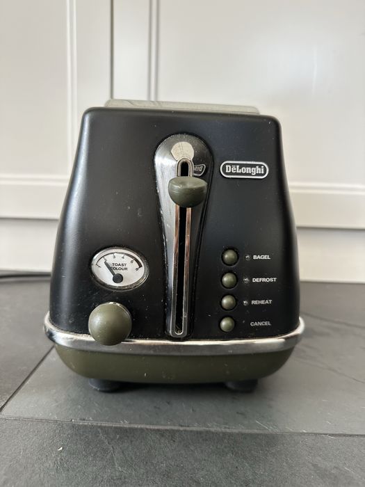 Toster czarny deLonghi