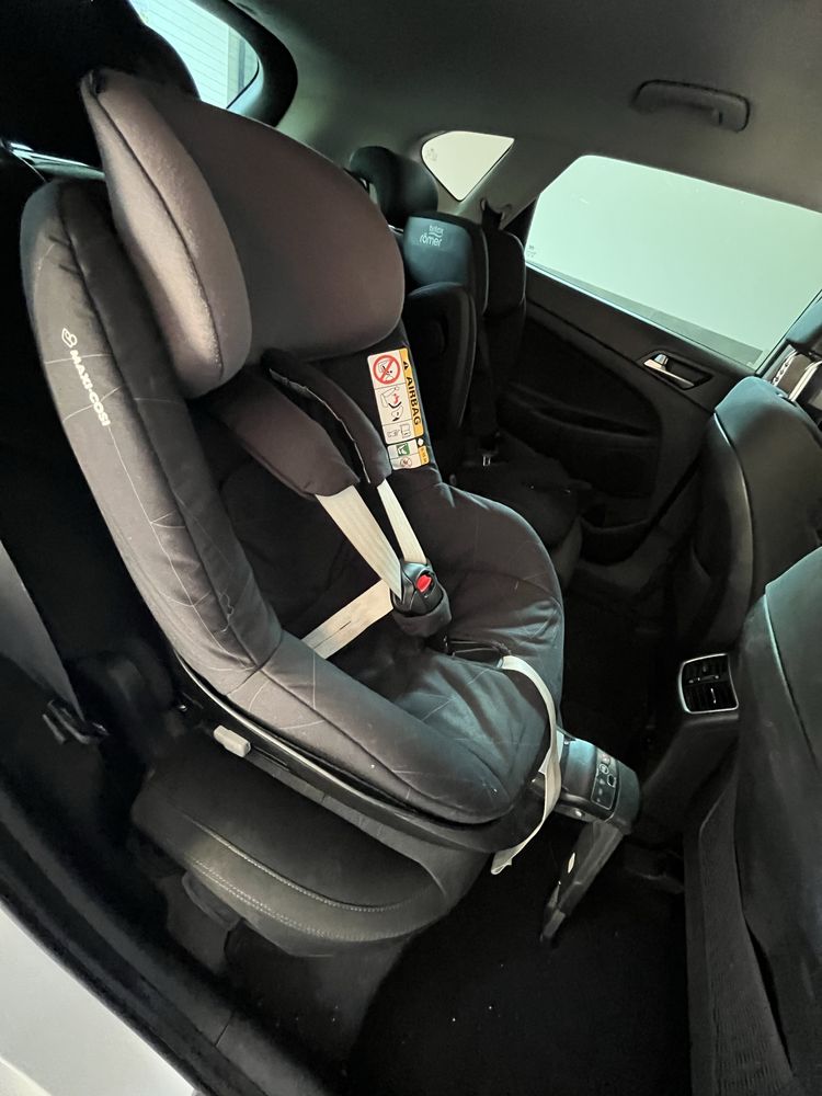 Fotelik maxi cosi 2 way pearl z bazą!!! Bezwypadkowy