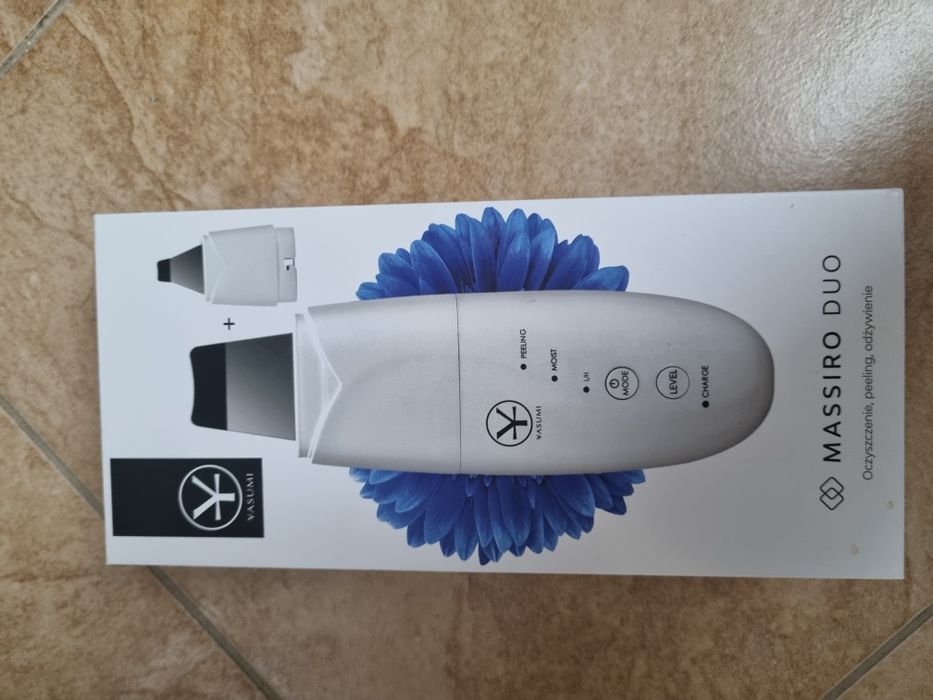 Dwa urządzenia do zabiegów kosmetycznych