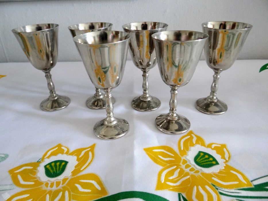 Zestaw komplet metalowych kieliszków do wódki likieru wina szampana