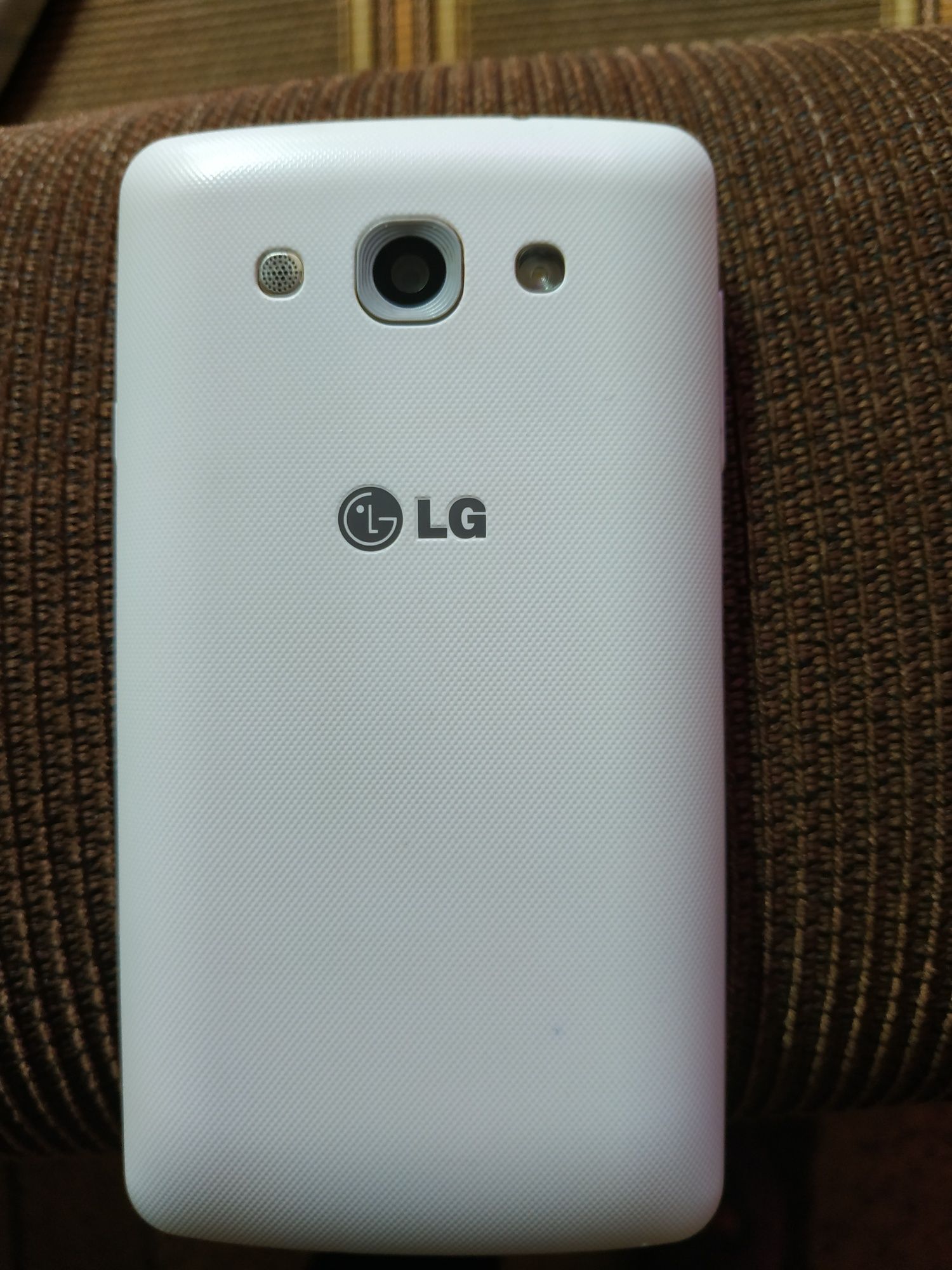 Продам мобильный телефон марки LG-X135, год выпуска 2015 , с чехлом