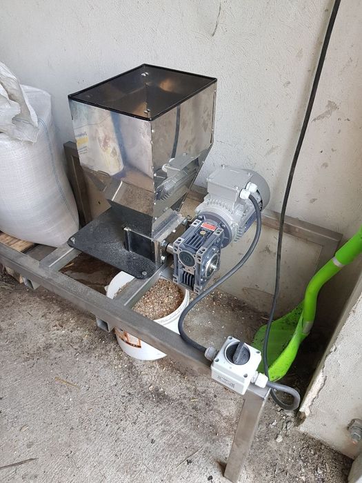 Gniotownik śrutownik walcowy do zboża kukurydzy