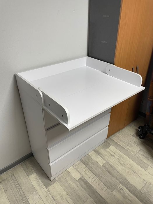 Дитяче лiжко та пеленальний стіл-комод