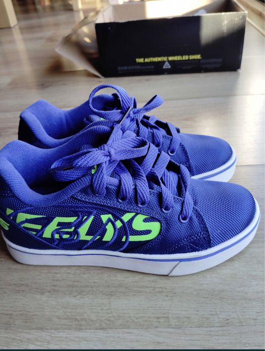 Tenis com rodas na caixa 31