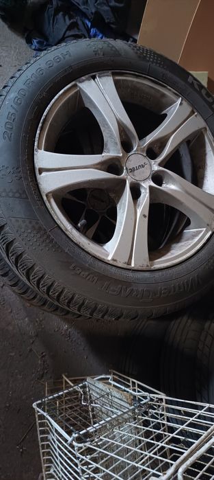 Felgi  opony  - aluminiowe  205/60 R16. 3szt  stalowe 205/65 R15