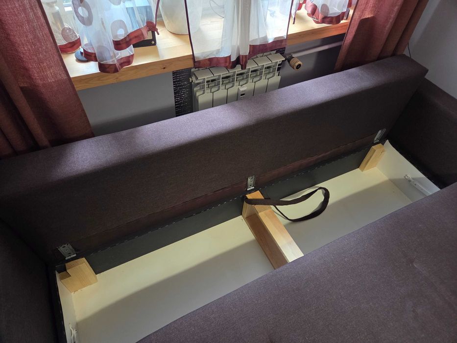 Rozkładana kanapa z materacem