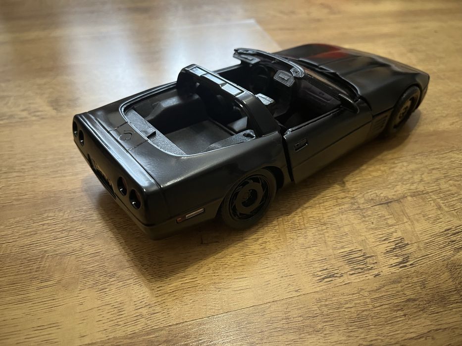 Sprzedam corvette ZR-1 1/18 Maisto (złom modelarski)