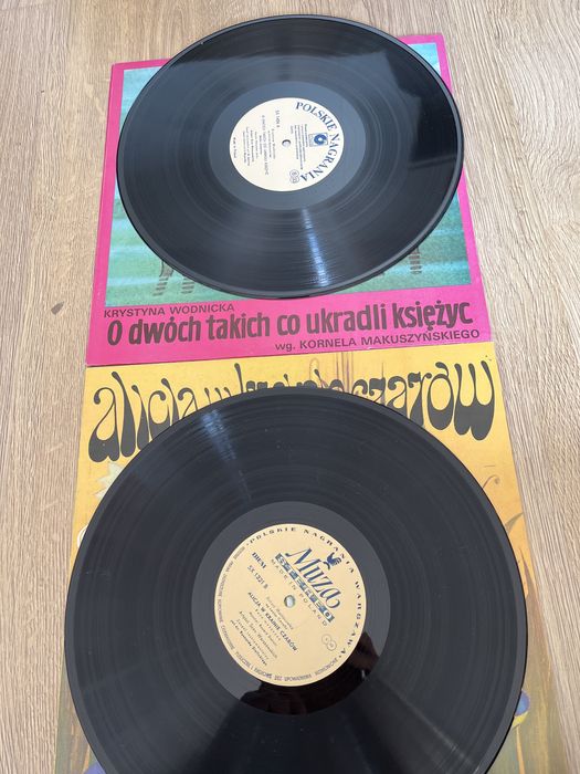 Płyty winylowe z bajkami.