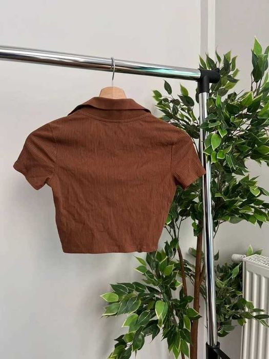 Crop top dekolt brązowy w prążki Monki XS 34 prążkowany bluzka krótka
