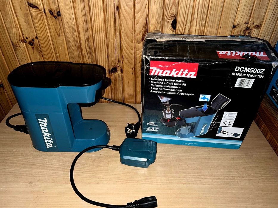 Акумуляторна кавоварка Makita DCM500, може працювати від 220 В