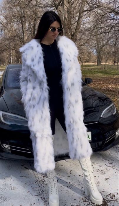 Легка довга Біла шуба з еко-хутра .Розпродаж.