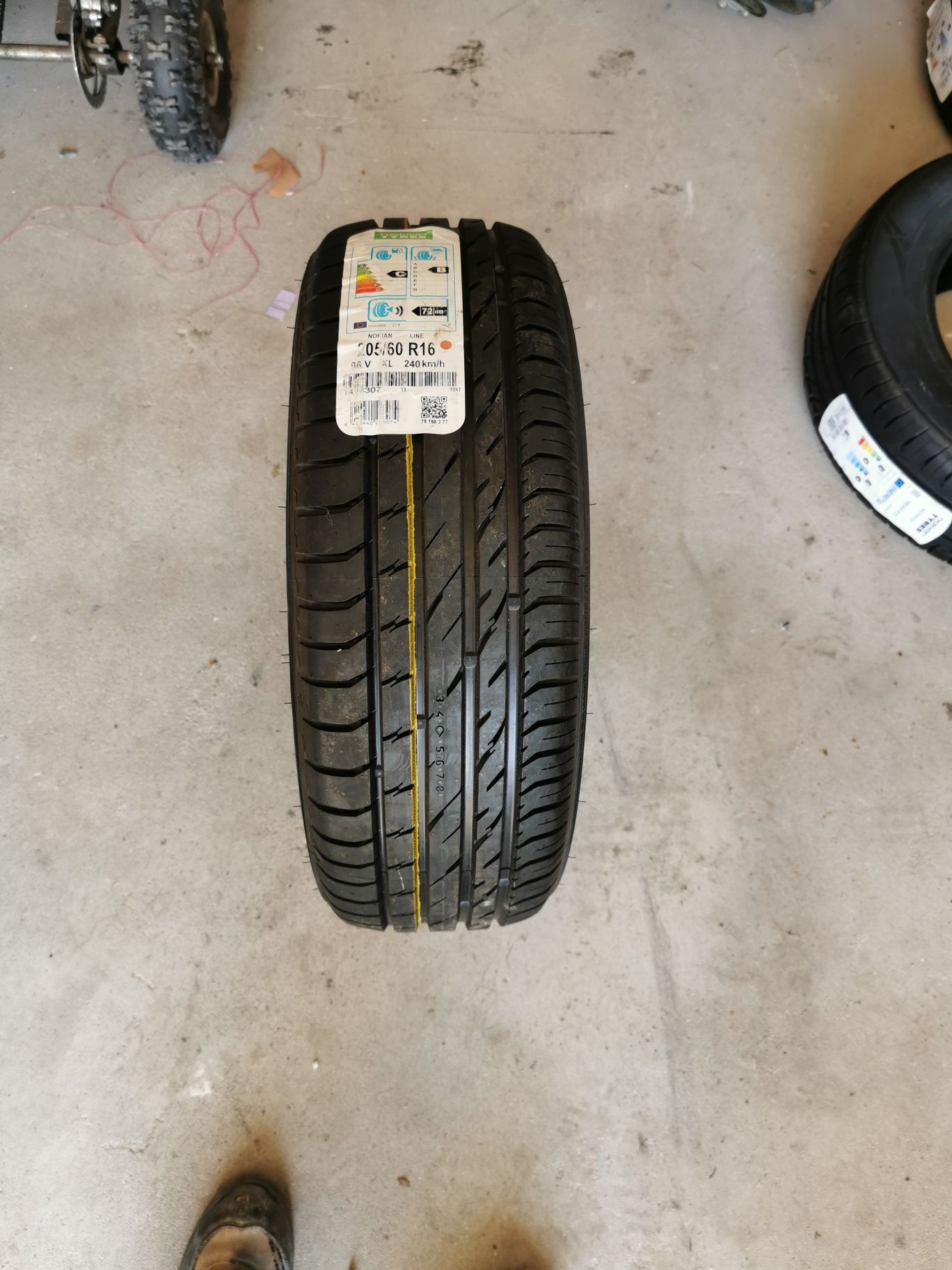 1x Nokian 205/60 r16 96V XL