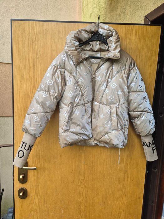 Bardzo ciepla kurtka z kapturem i ten look!!!