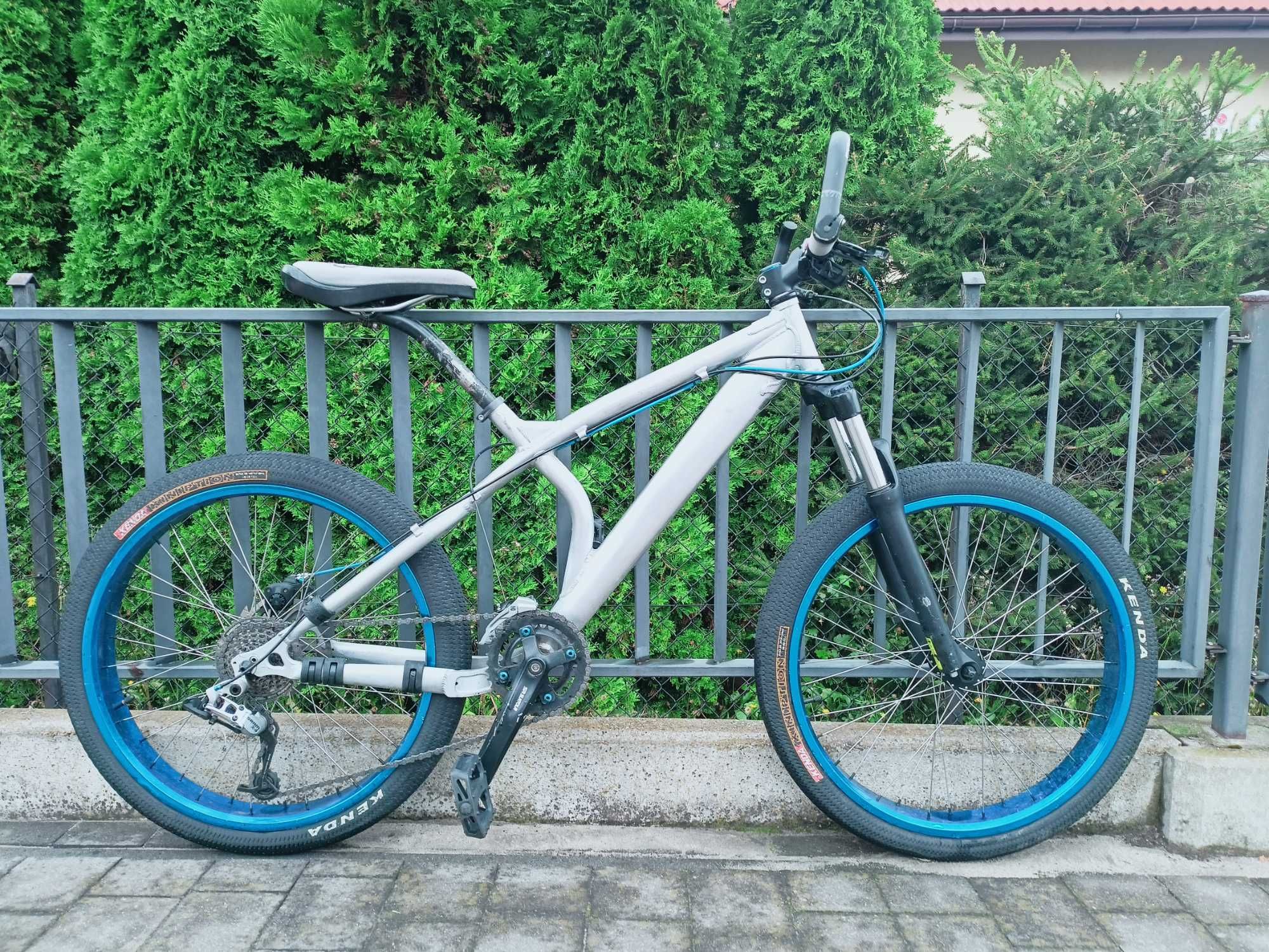 Unikatowy rower z szerokimi oponami CUSTOM