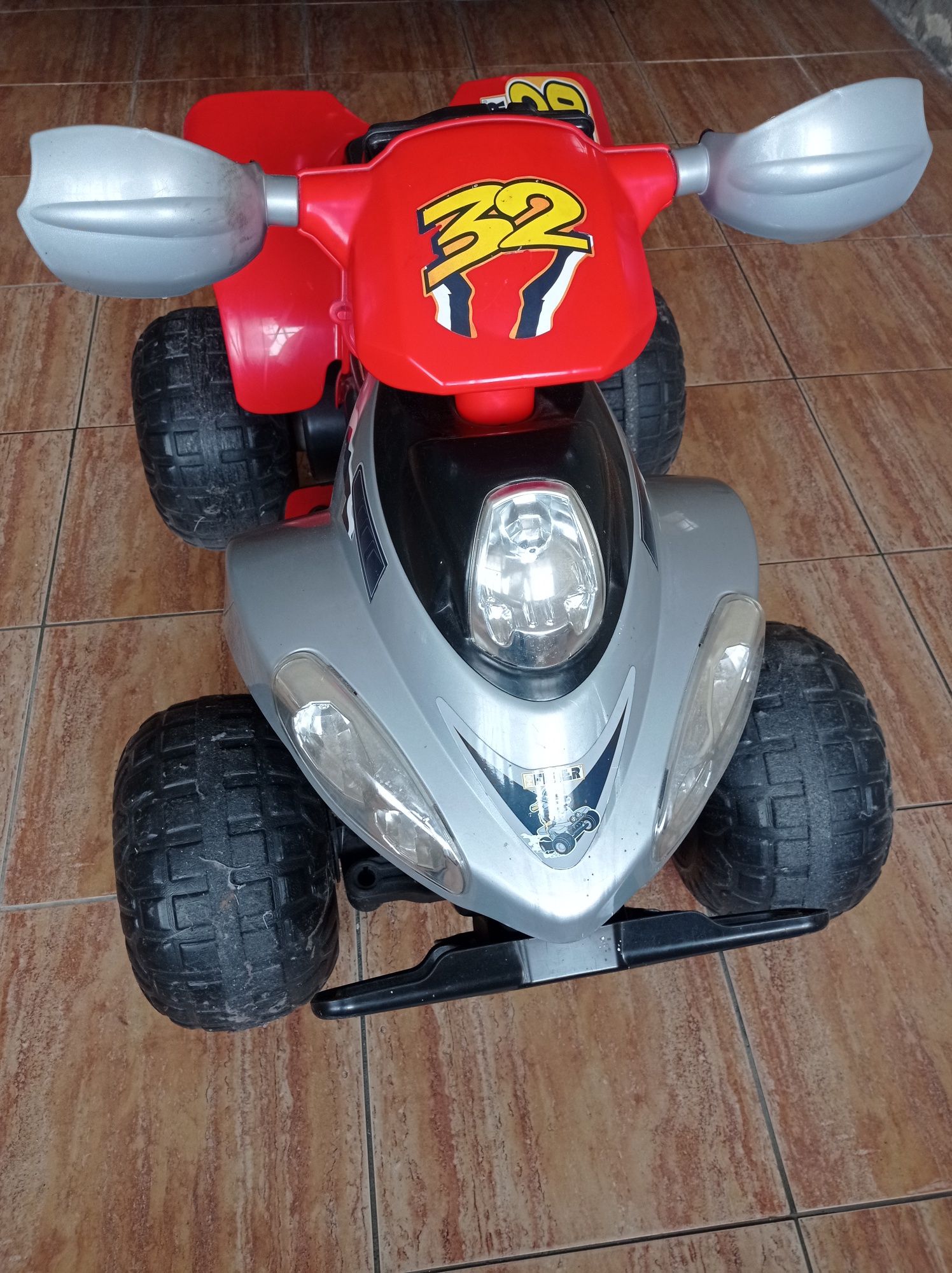 Moto 4 eléctrica criança