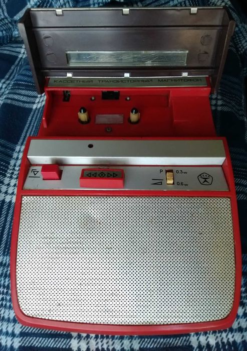 Магнитофон Спутник 403 в рабочем состоянии