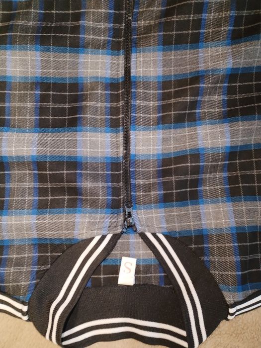 Клетчатый серый костюм с бомбером. Чоловічий костюм з бомбером