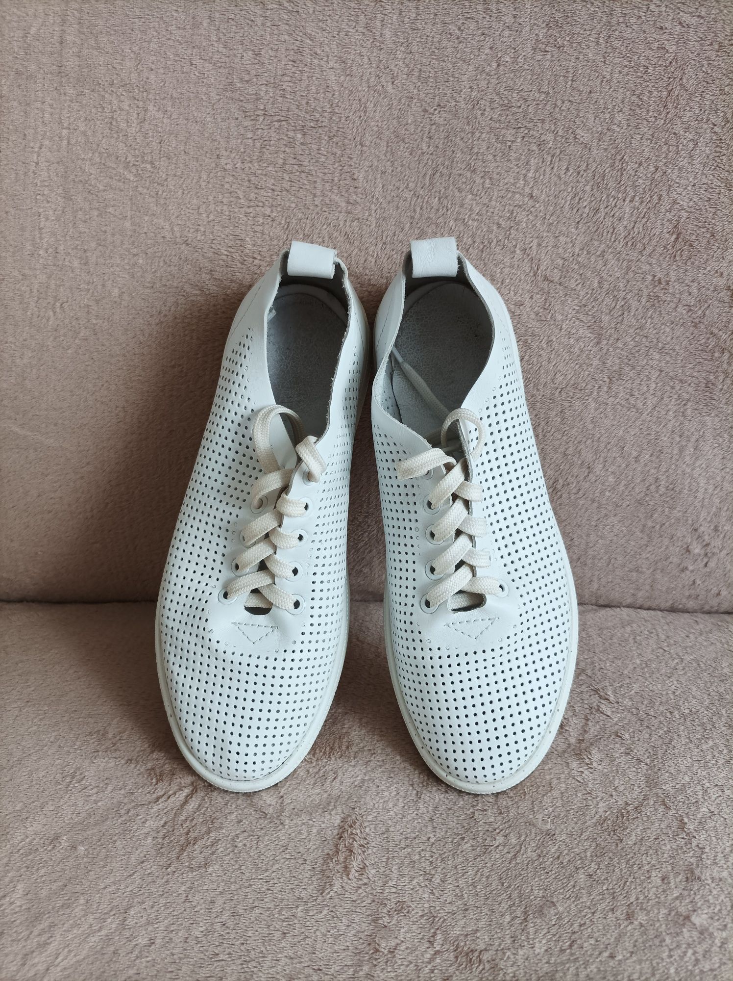 Кожаные белые кроссовки , мокасины ,р.38