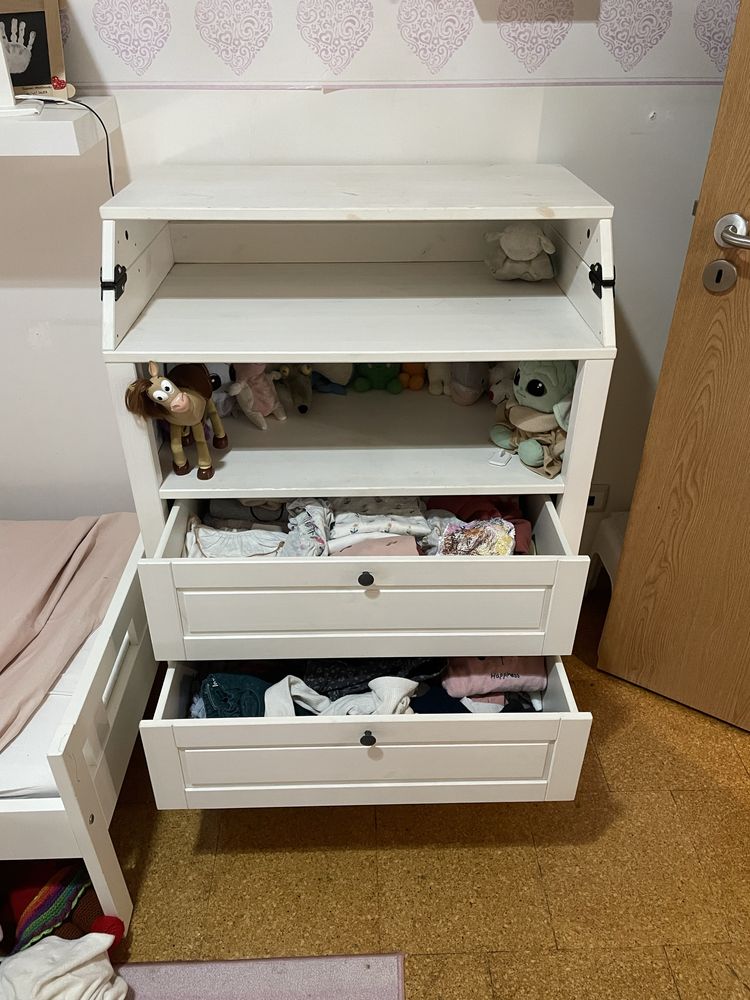 Comoda com trocador bebe Ikea