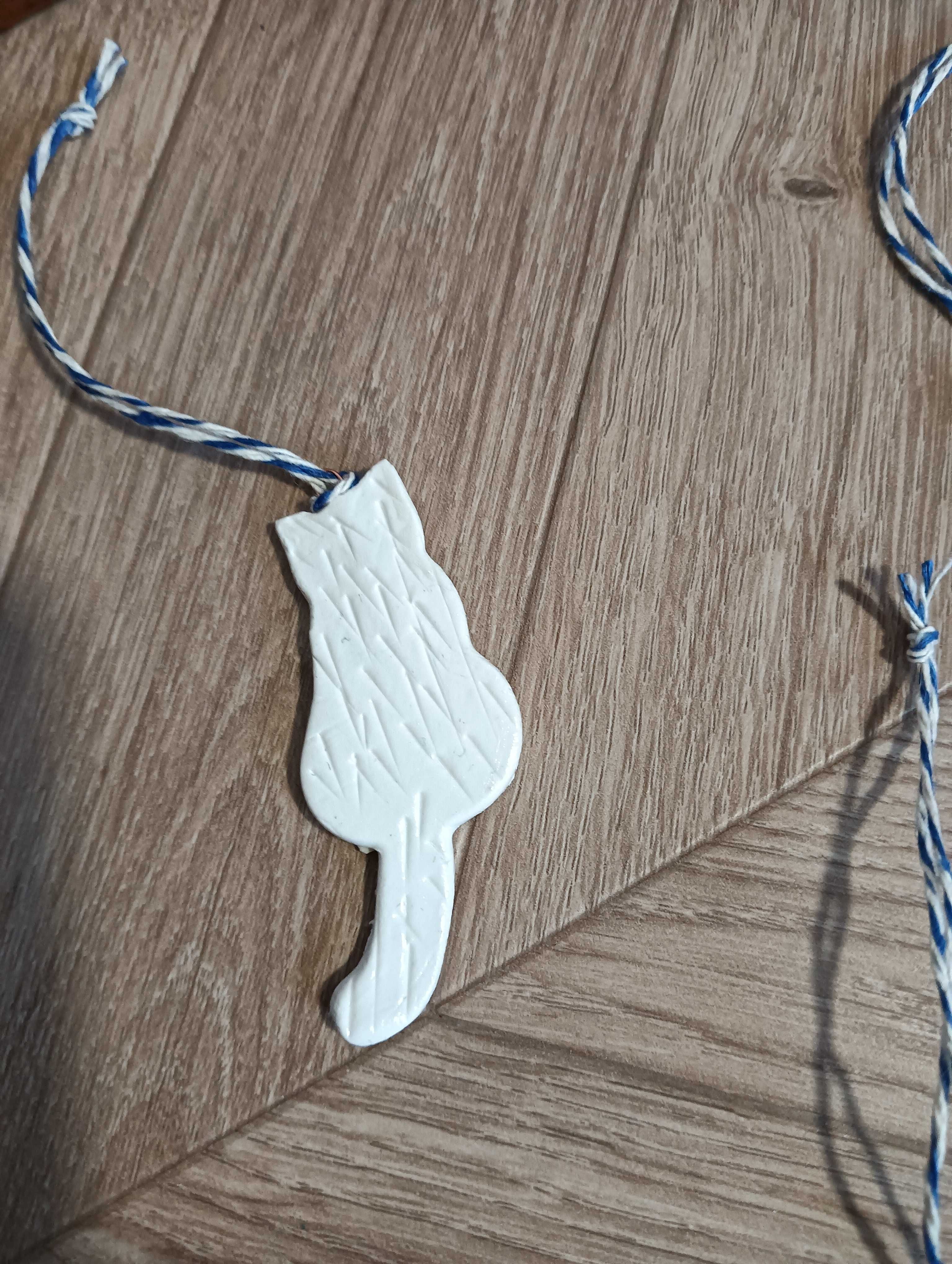 Kot zawieszka z glinki zestaw 5szt na sznureczku biały kotki ozdoby