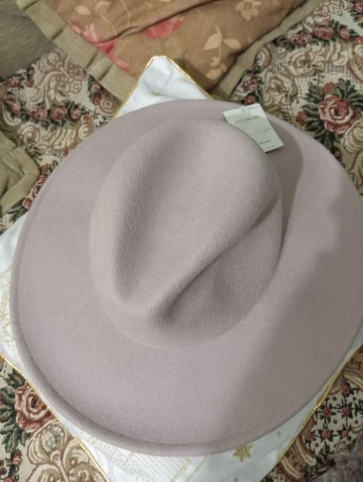Продається фетровий жіночий капелюх
