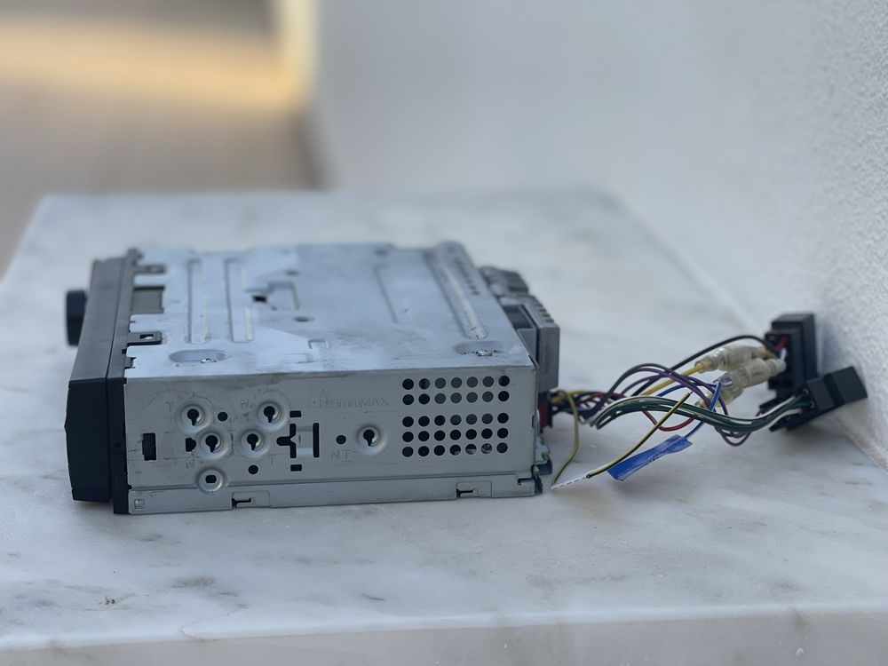 Auto radio Pioneer com USB