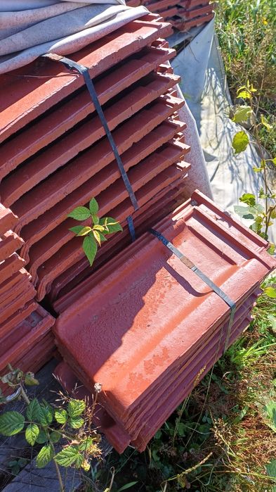 Dachówka ceramiczna gróba stan bardzo dobry.