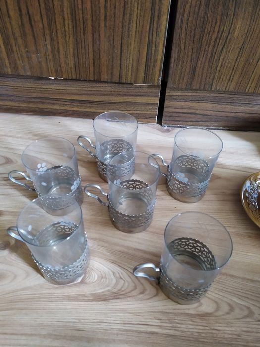 6 szklanek z koszyczkami prl