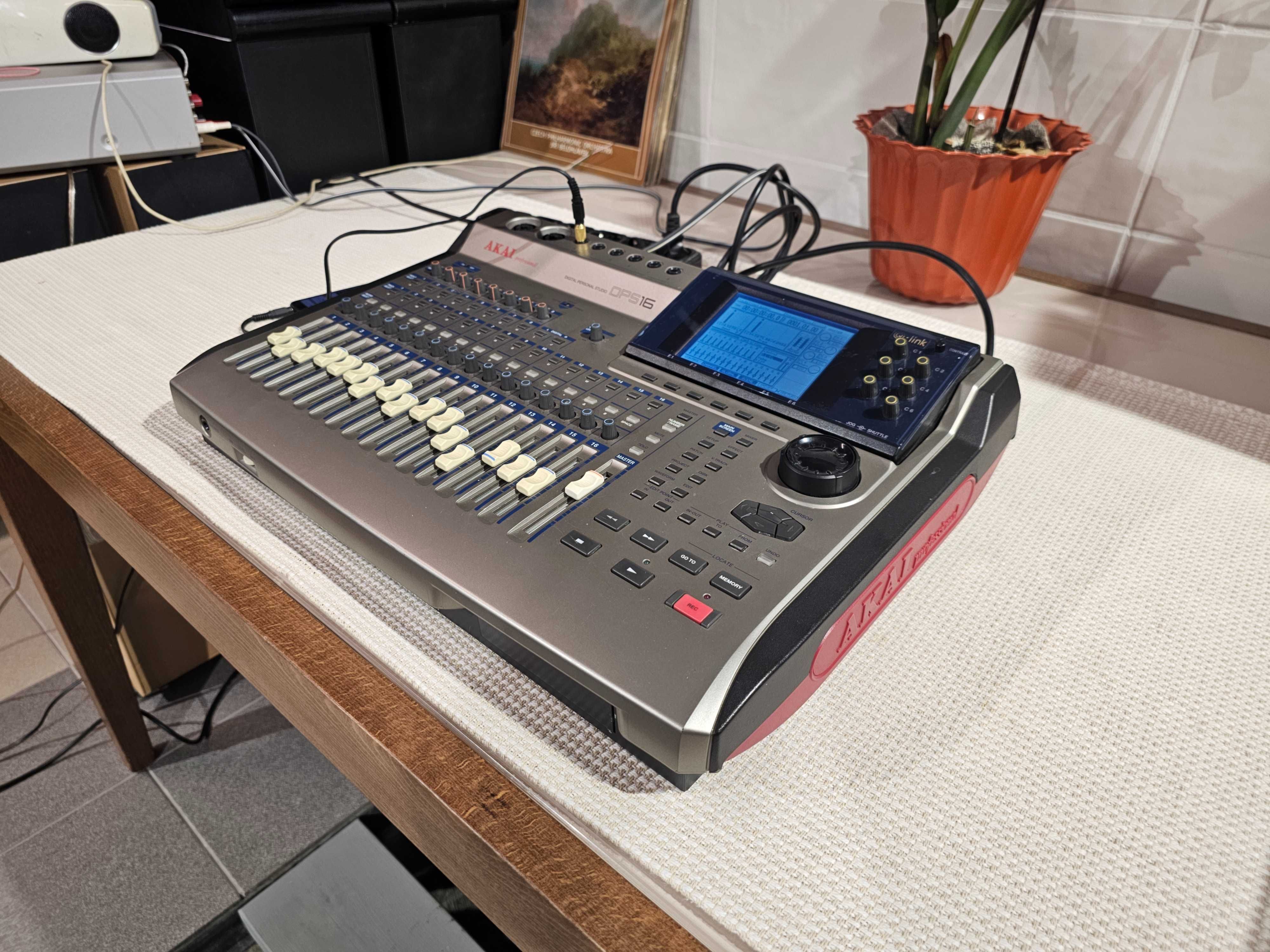 Студія звукозапису AKAI DPS16