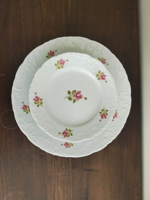 6 pratos rasos e 6 de doce, muito bonitos, da Spal, NOVOS