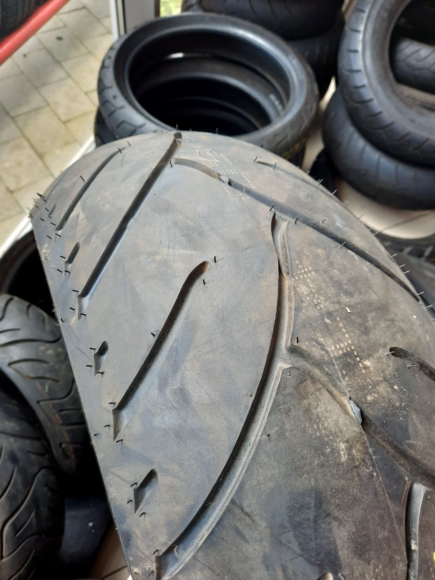 Nowa opona motocyklowa 240/40R18 Dunlop