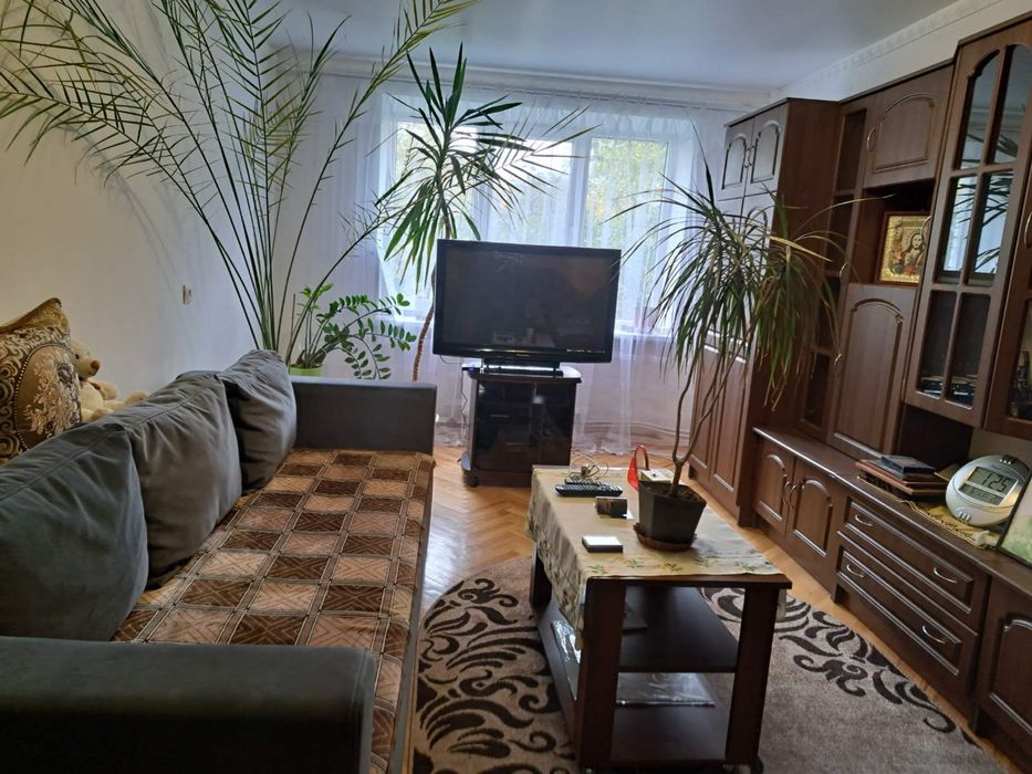 Продаж трикімнатноі квартири