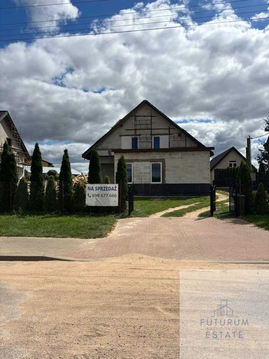 Dom z antresolą w stanie surowym Trzianne