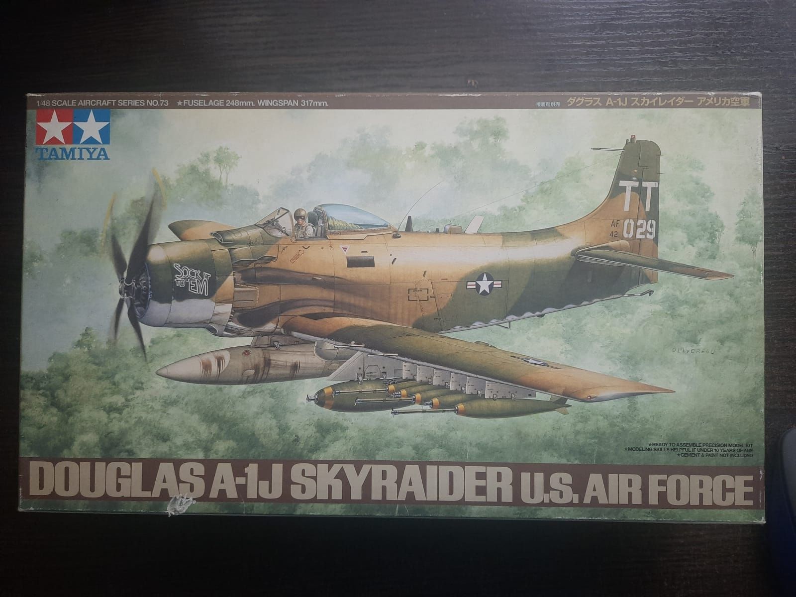 Продам новую модель самолета A-1J 1/48 Tamiya.