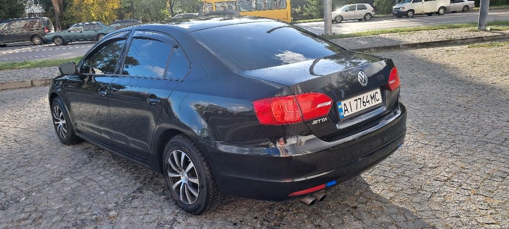 Volkswagen jetta 2013 року 2.0 газ-бензин механіка