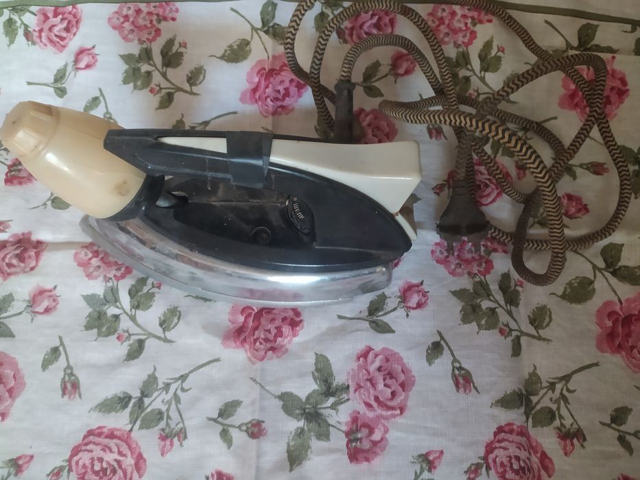 Продам Утюг советский