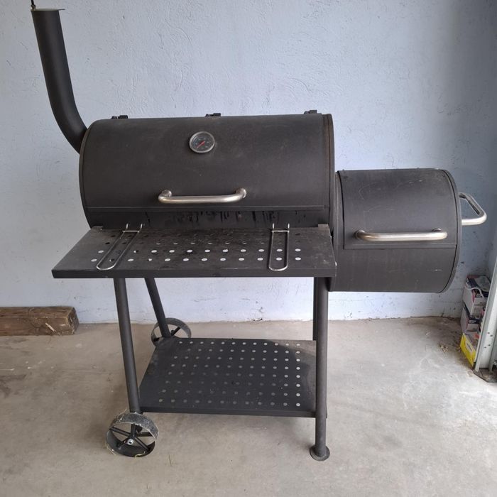 Grill z wędzarnia