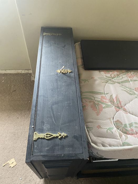 Cama solteiro dupla ( gaveta com cama inferior) e arrumação  lateral