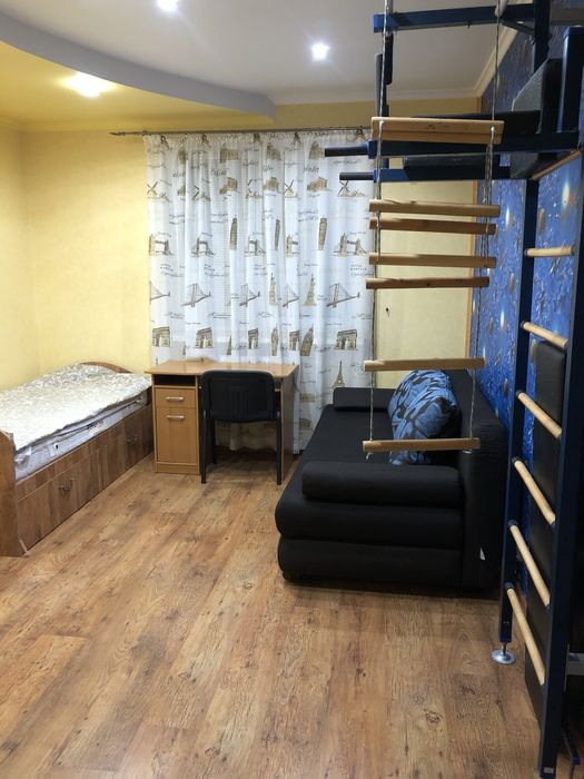 Длительно (год и более) 2х ком.квартира в р-не Монолита; газ.котел