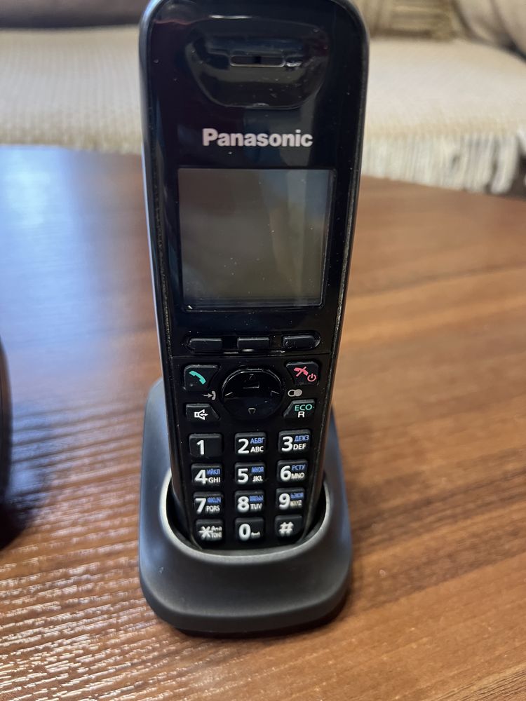 Стаціонарний телефон Panasonic.