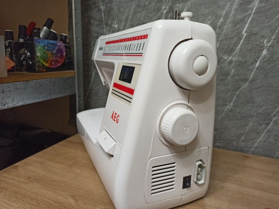 Швейна машинка AEG NM 885