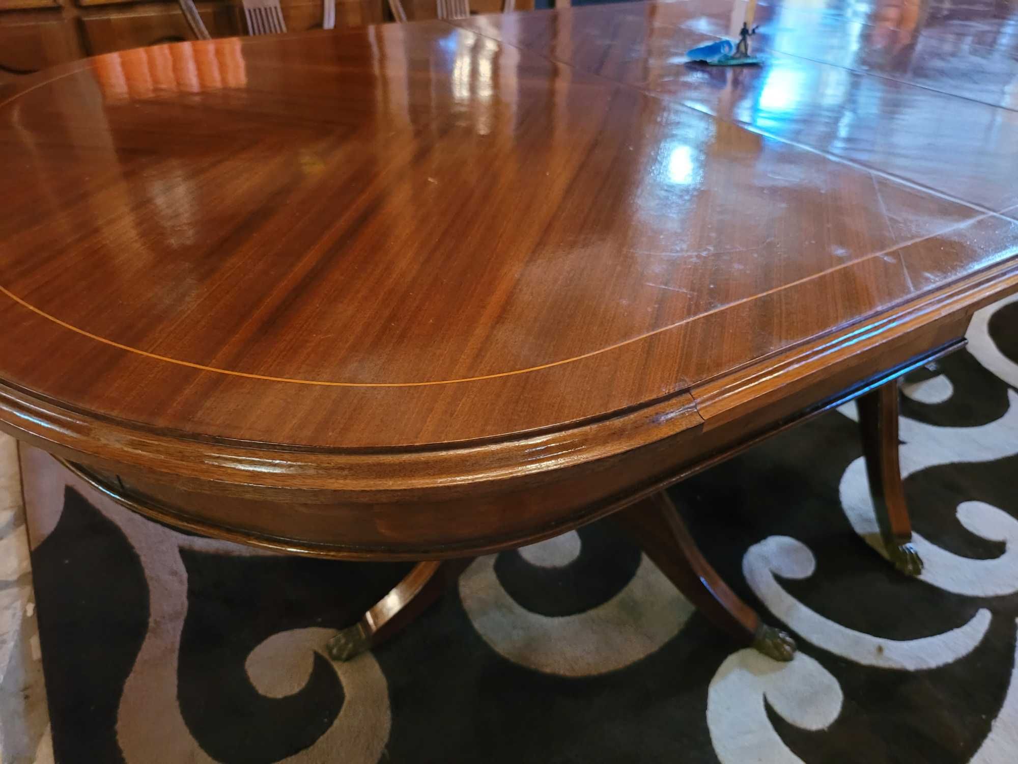 Mesa de sala extensível estilo D. Maria com dois pés de galo - Bom e