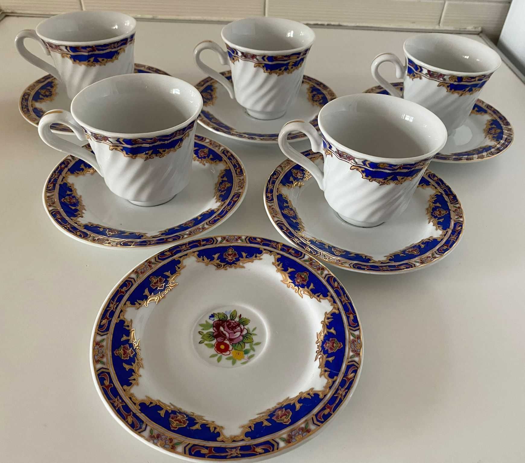 Conjunto de chá com chávenas, bule e pratos T.Limoges GB