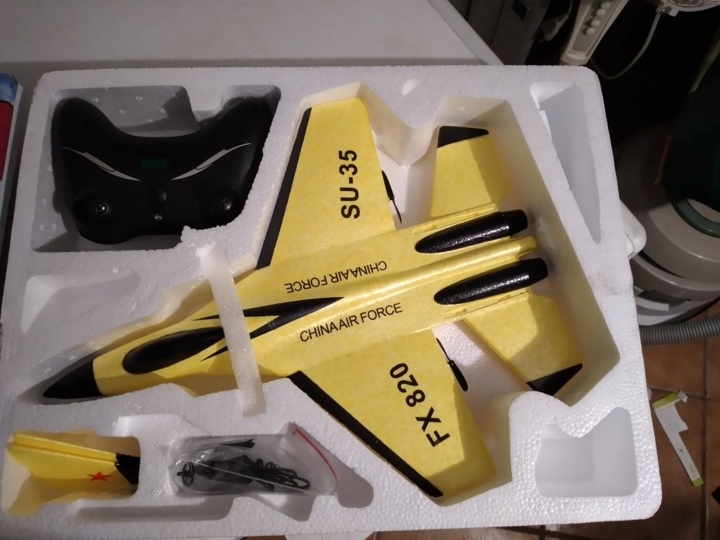 Avião telecomandado